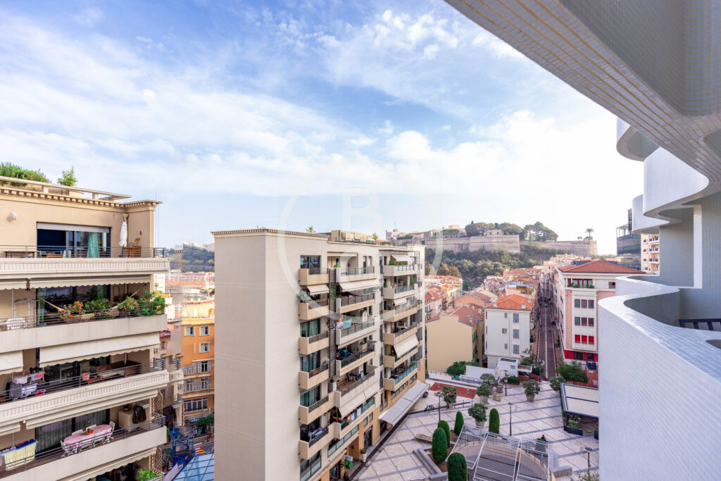 PLEASANT 2 ROOM DUPLEX APARTMENT