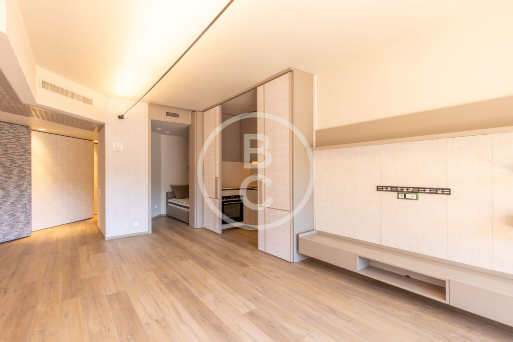 BEAUTIFUL 2 ROOMS SEA VIEW RENOVATED