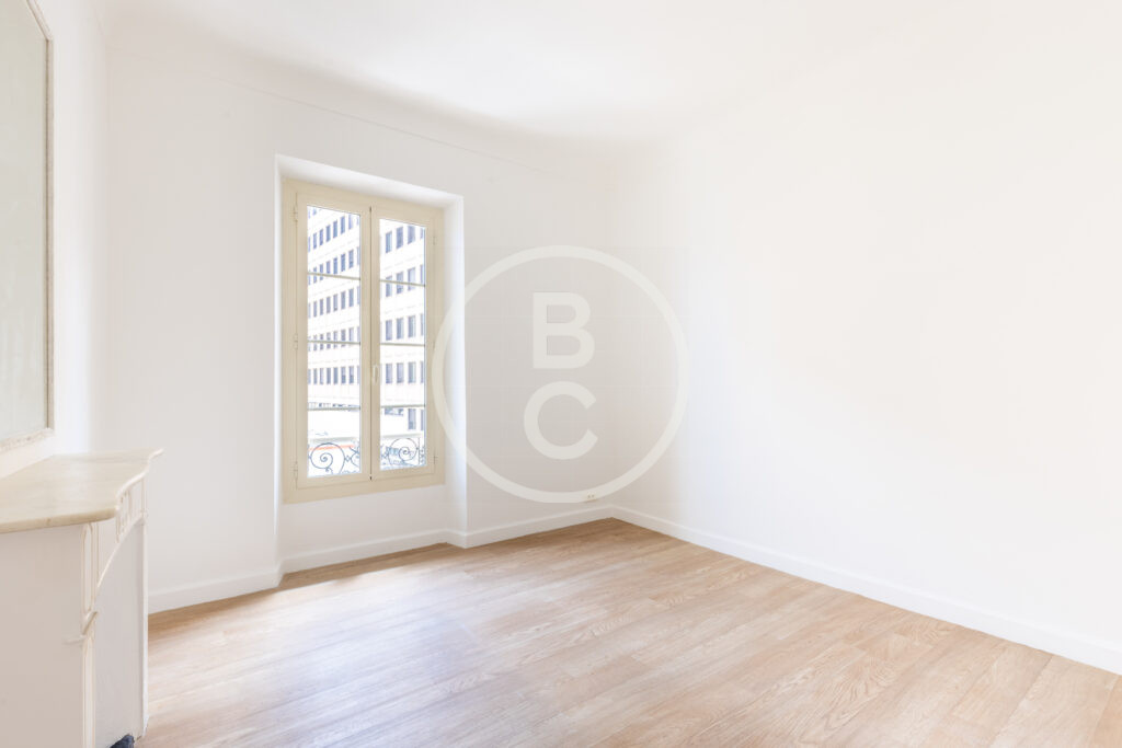 LARGE 2/3 ROOM BOURGEOIS