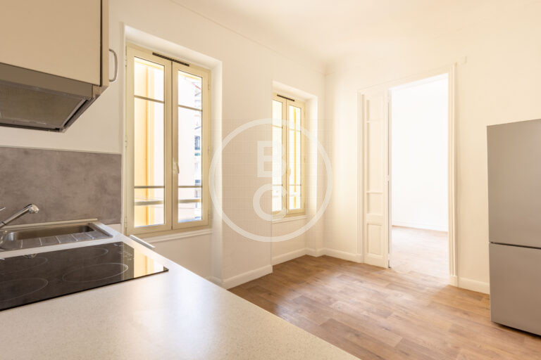LARGE 2/3 ROOM BOURGEOIS