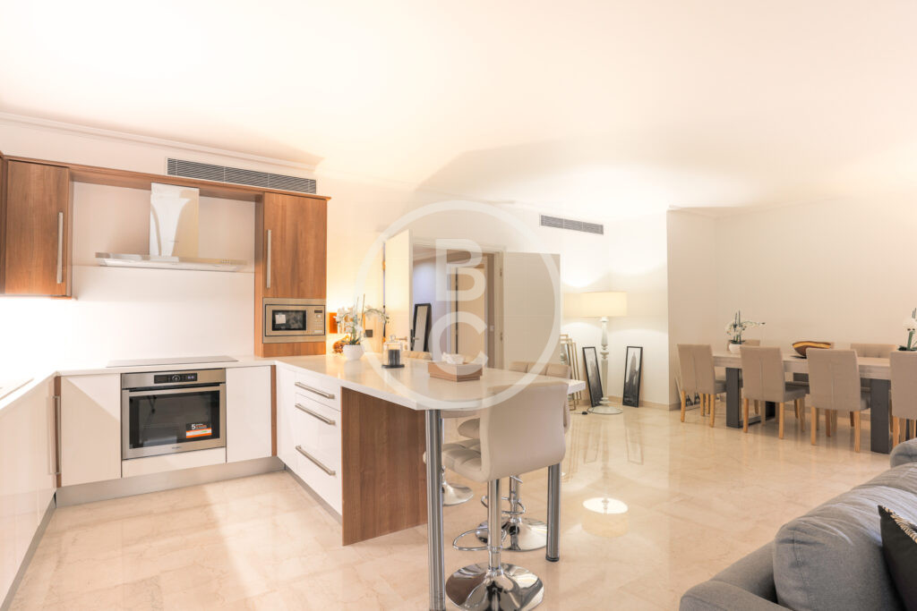 4 BEDROOM IN A PRESTIGIOUS BUILDING