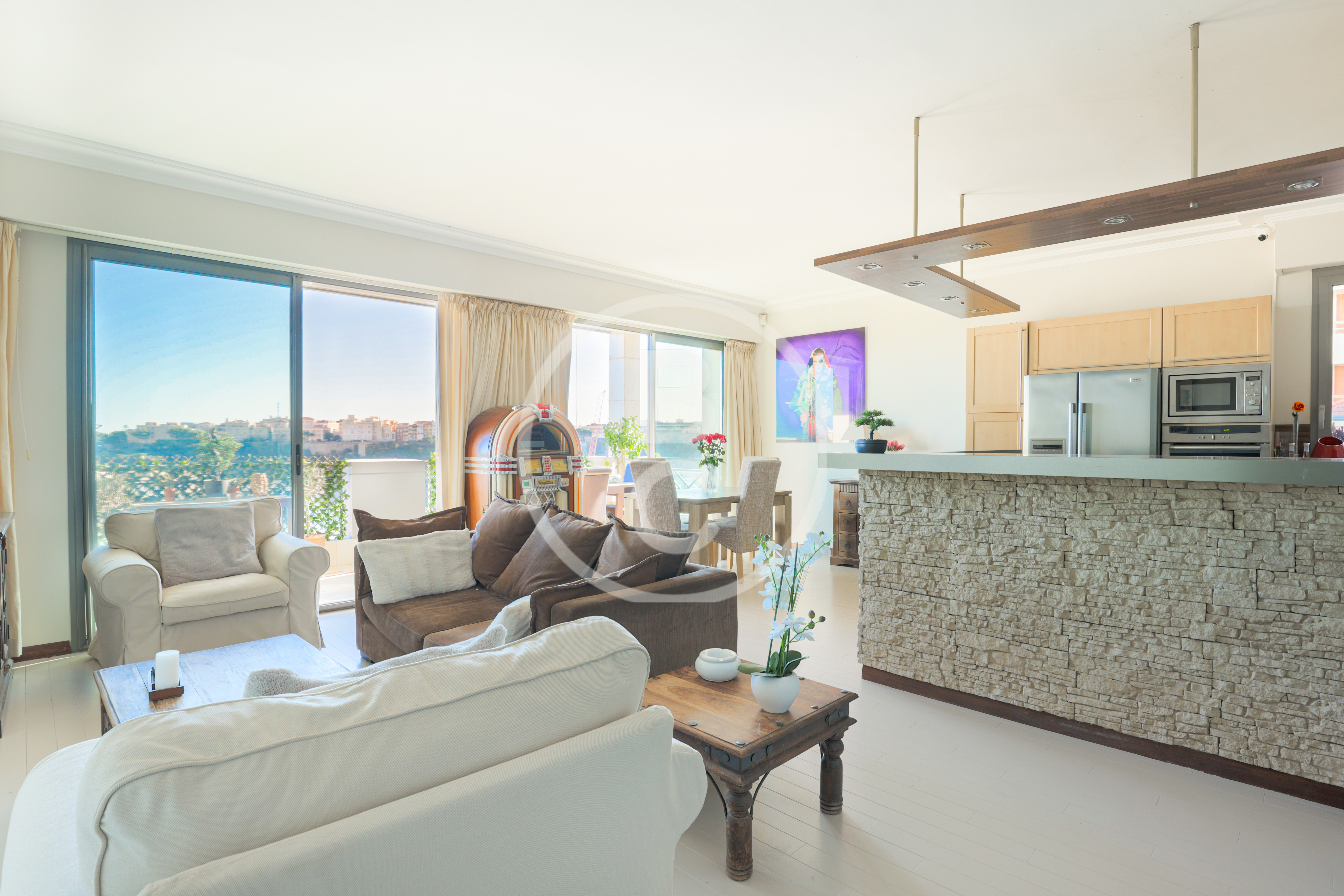 BRIGHT 3/4-ROOM APARTMENT