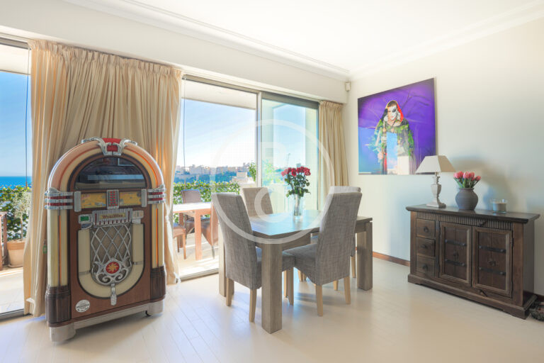 BRIGHT 3/4-ROOM APARTMENT