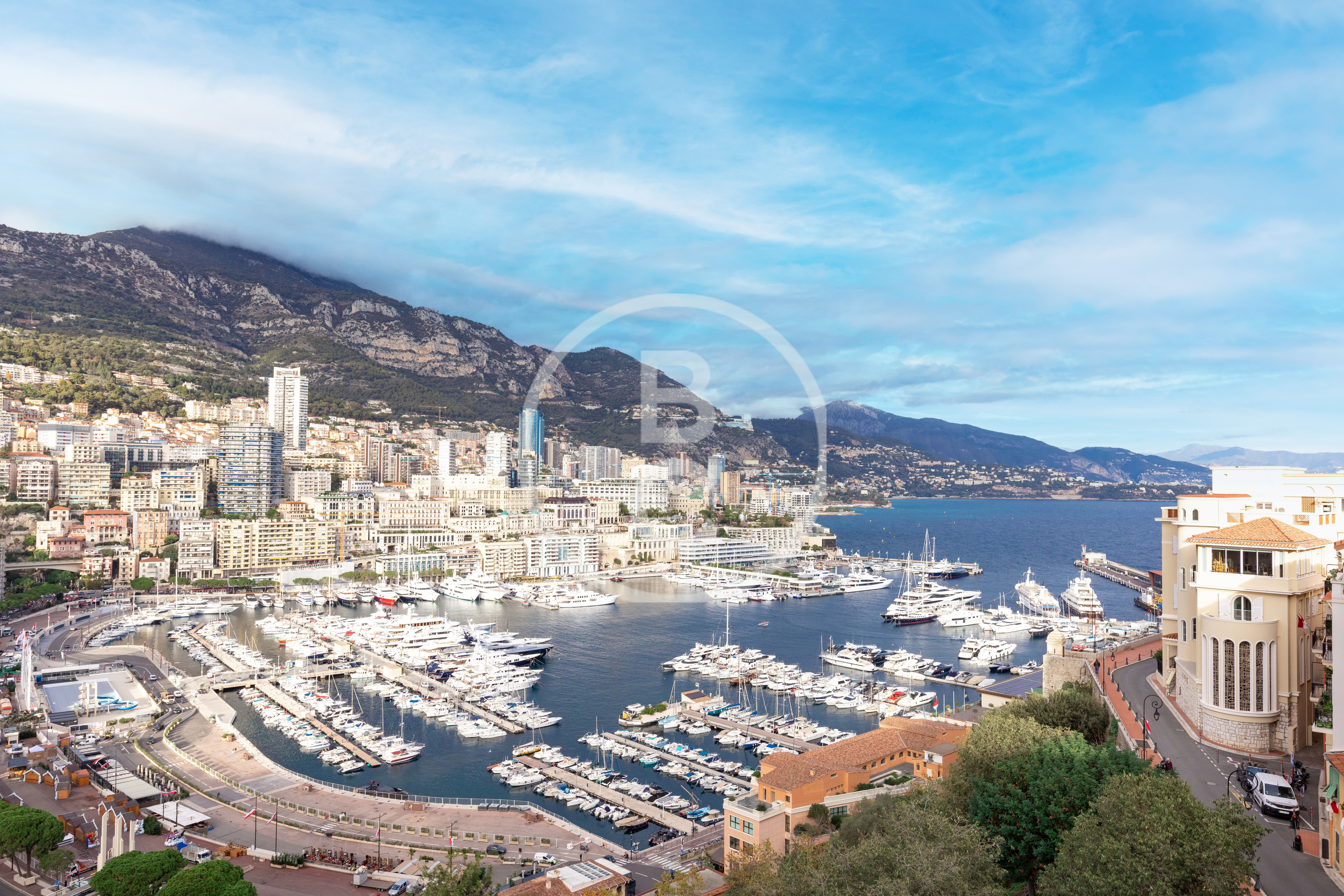 MAGNIFICENT VILLA ON THE ROCK OF MONACO