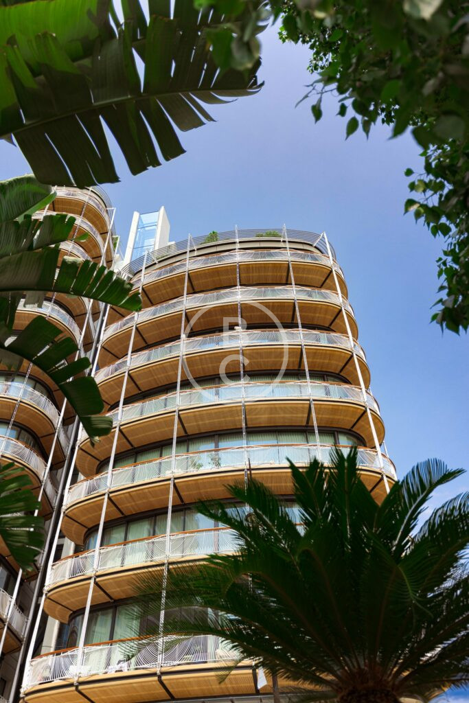 LUXURIOUS FULL FLOOR - GOLDEN SQUARE
