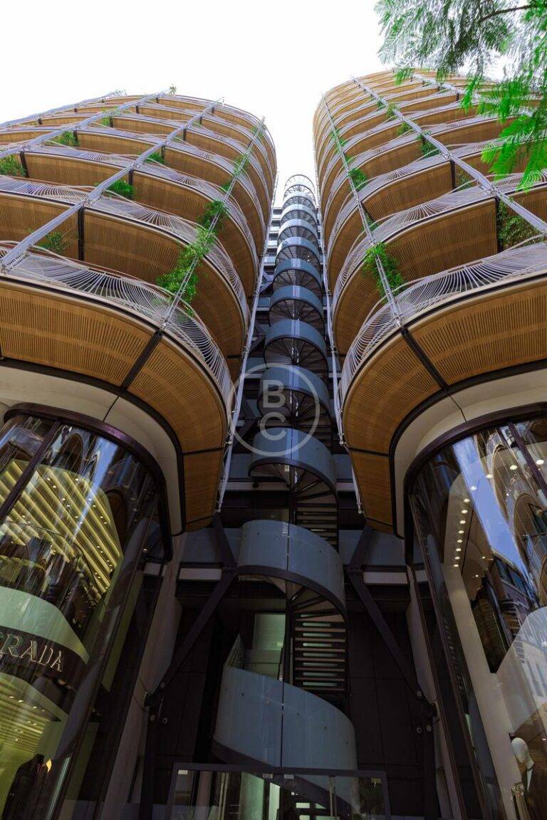 LUXURIOUS FULL FLOOR - GOLDEN SQUARE