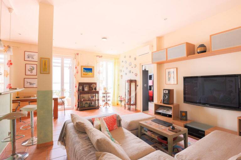 3/4 ROOM TO REFRESH