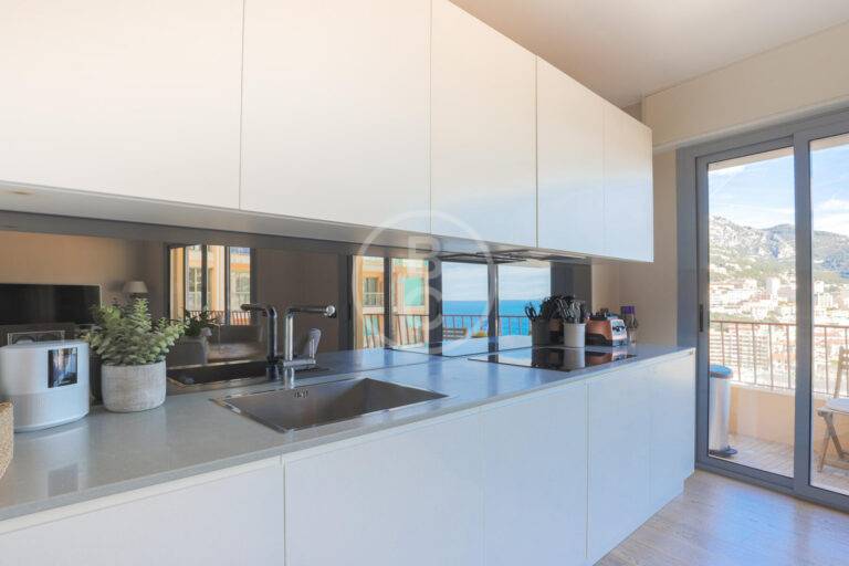 RENOVATED 3-BEDROOM APARTMENT WITH SEA VIEW