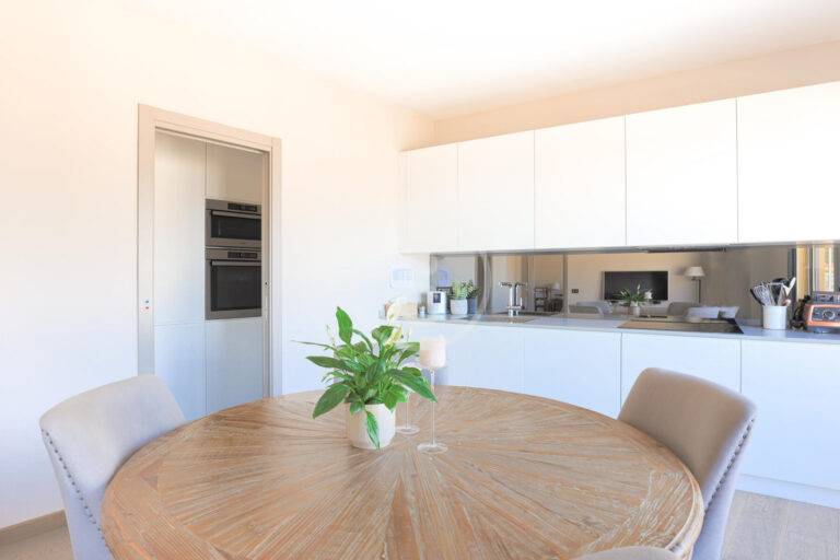 RENOVATED 3-BEDROOM APARTMENT WITH SEA VIEW