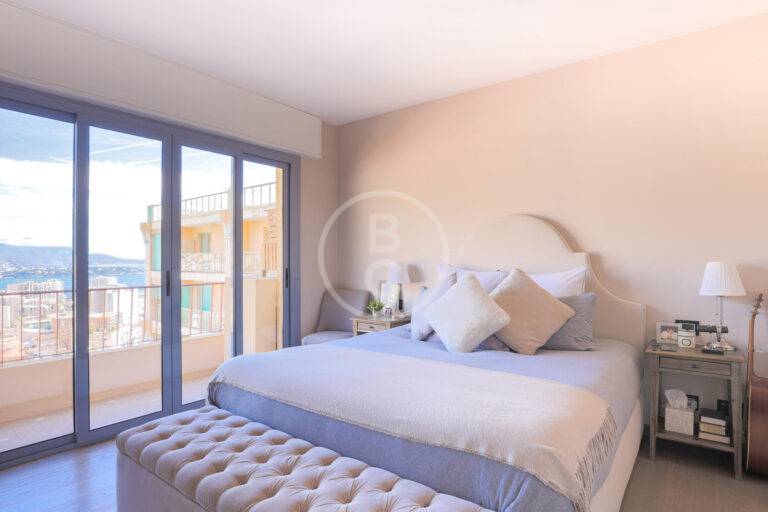 RENOVATED 3-BEDROOM APARTMENT WITH SEA VIEW