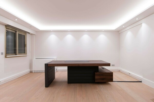 Magnificent renovated office – George V – Ideal location