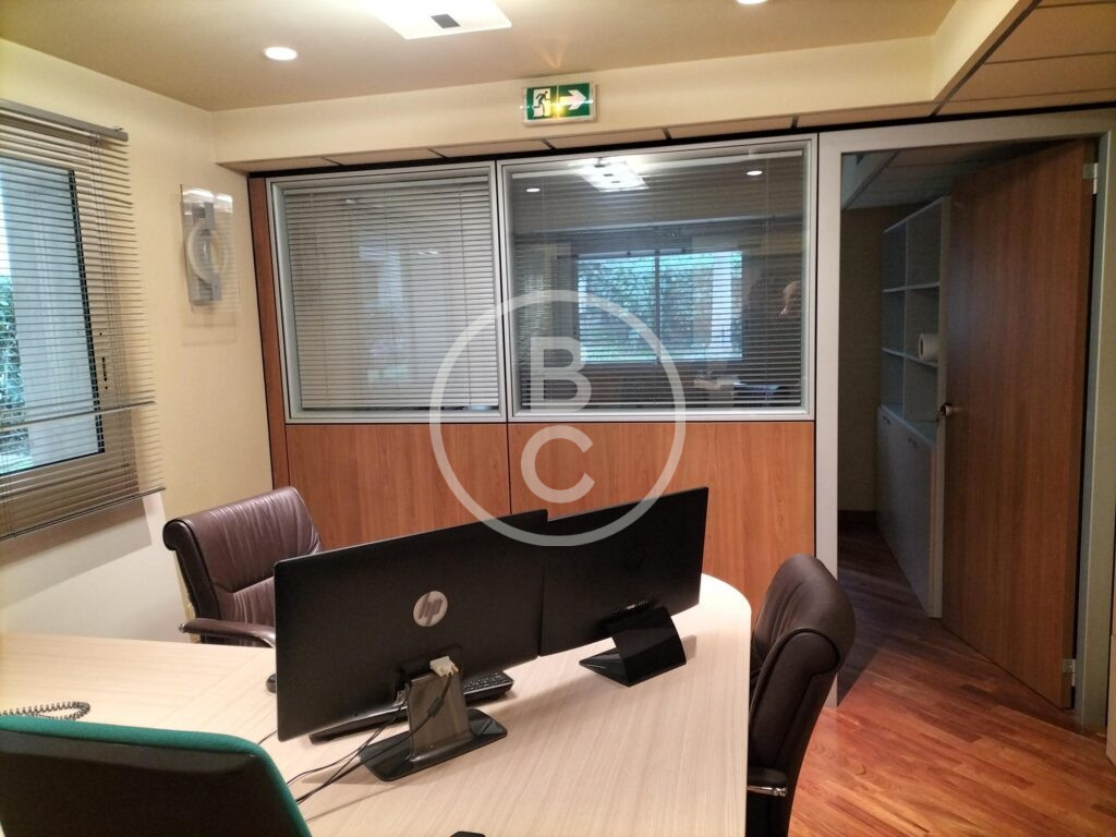 OFFICE IN A PRESTIGIOUS RESIDENCE