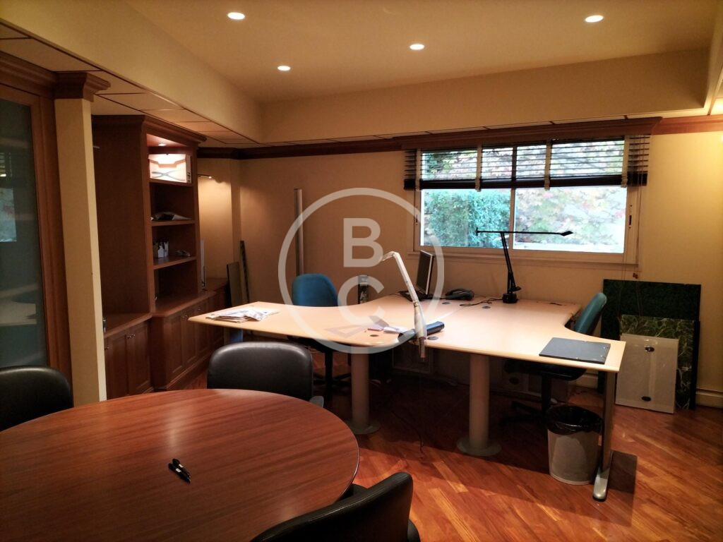 OFFICE IN A PRESTIGIOUS RESIDENCE