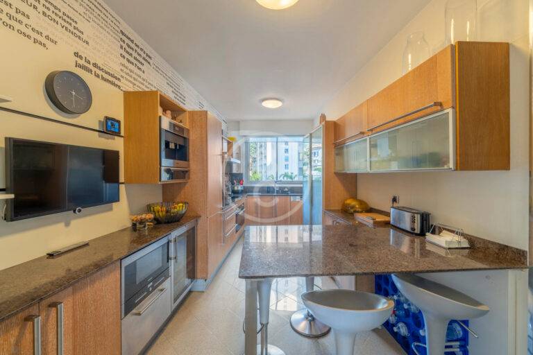 3-BEDROOM APARTMENT IN A PRESTIGIOUS RESIDENCE