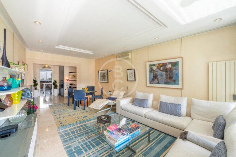 3-BEDROOM APARTMENT IN A PRESTIGIOUS RESIDENCE