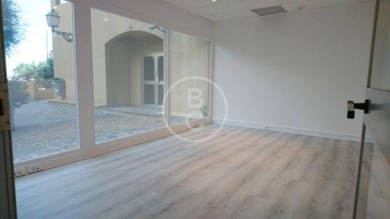 LARGE OFFICE