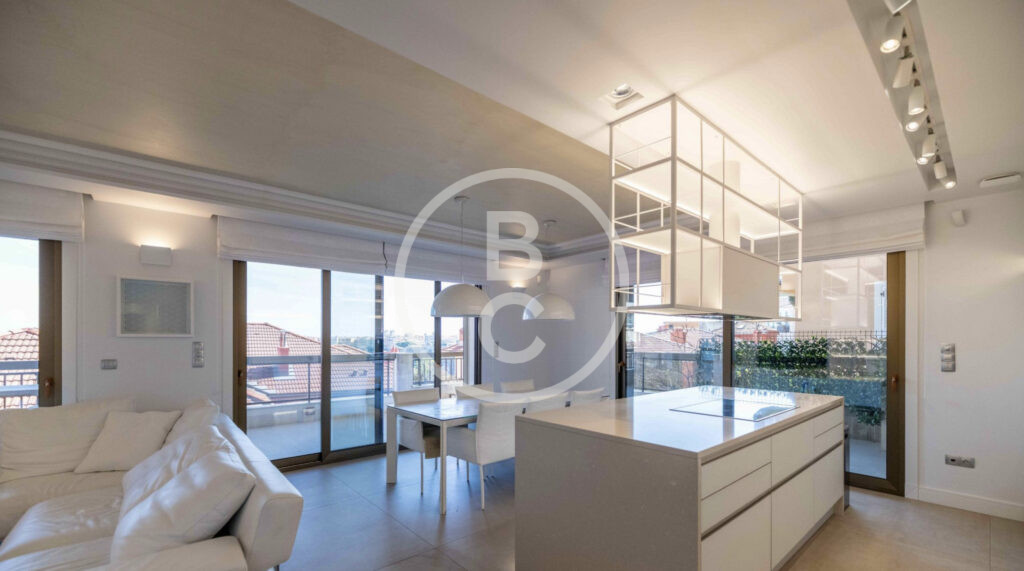 MAGNIFICENT 3-BEDROOM APARTMENT