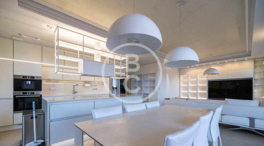 MAGNIFICENT 3-BEDROOM APARTMENT