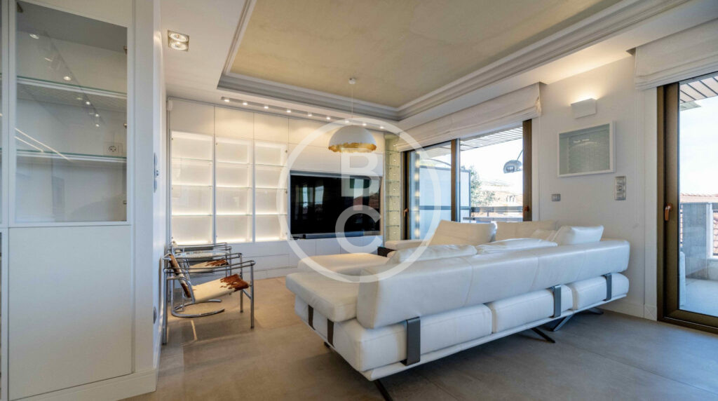 MAGNIFICENT 3-BEDROOM APARTMENT
