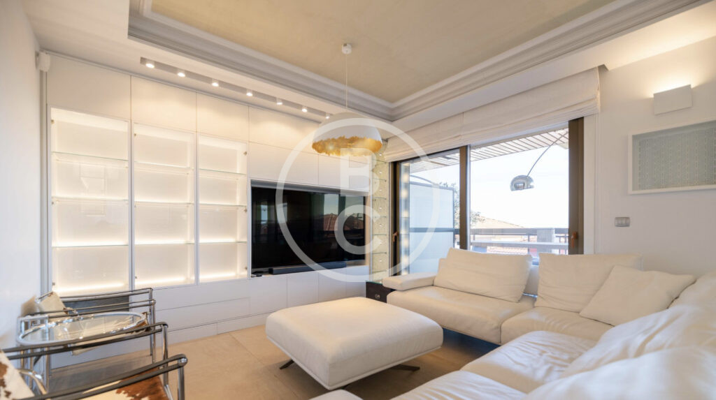 MAGNIFICENT 3-BEDROOM APARTMENT