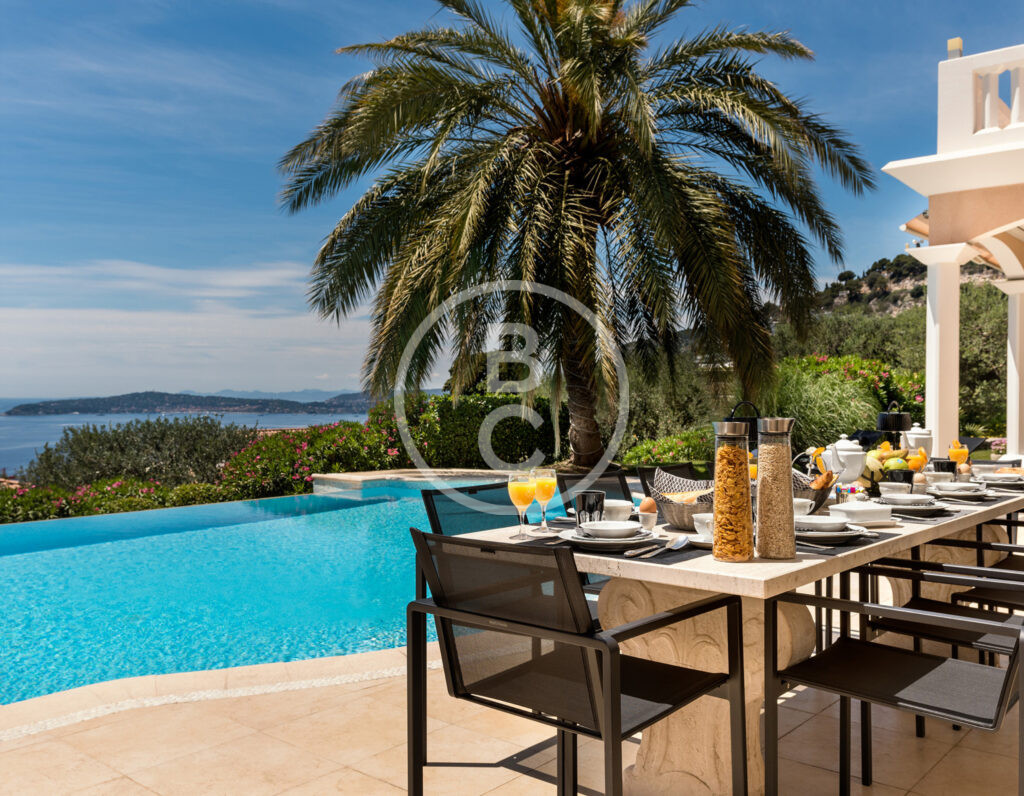 ELEGANT HOUSE NEAR MONACO