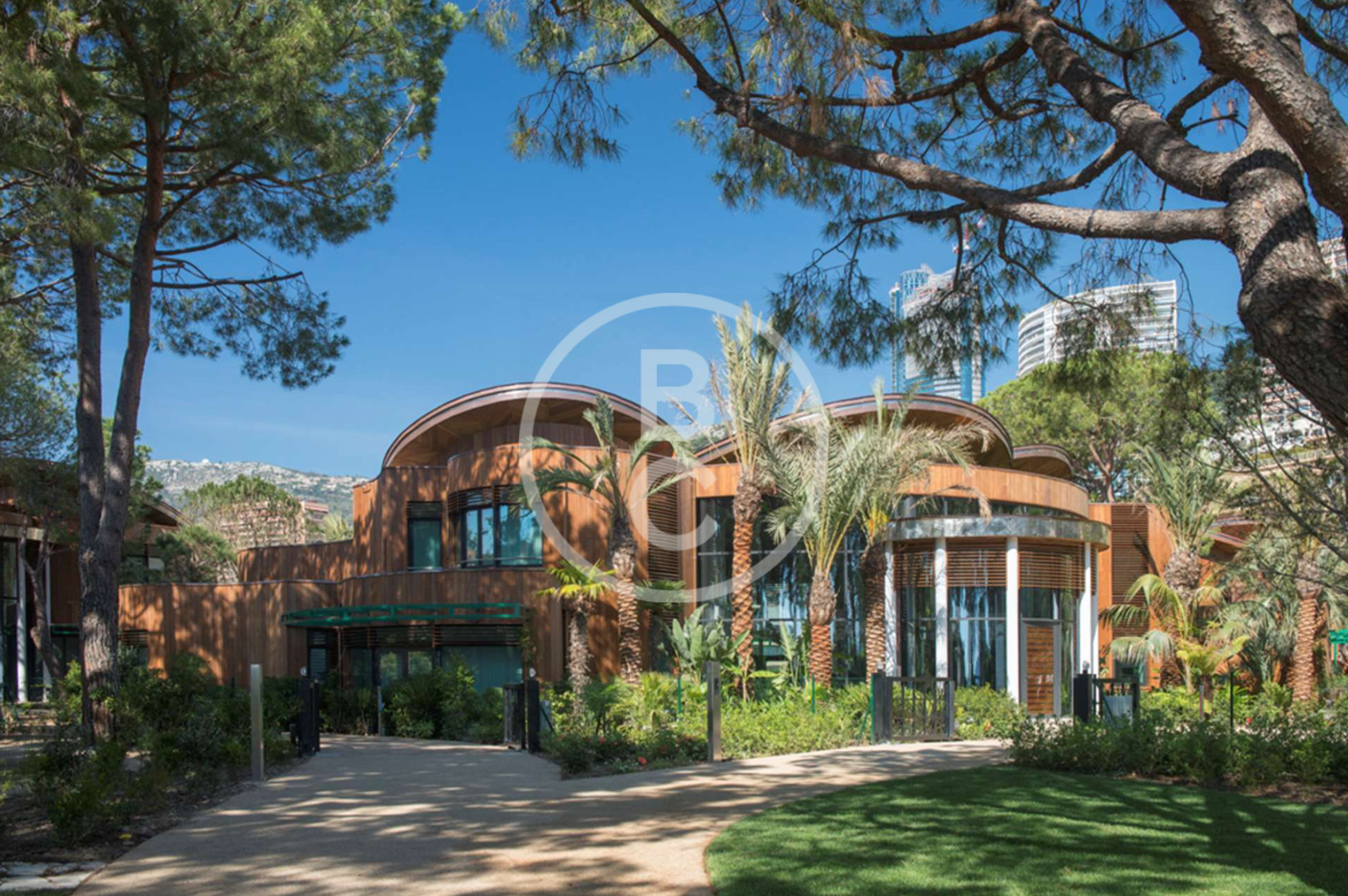 EXCEPTIONAL WATERFRONT VILLA
