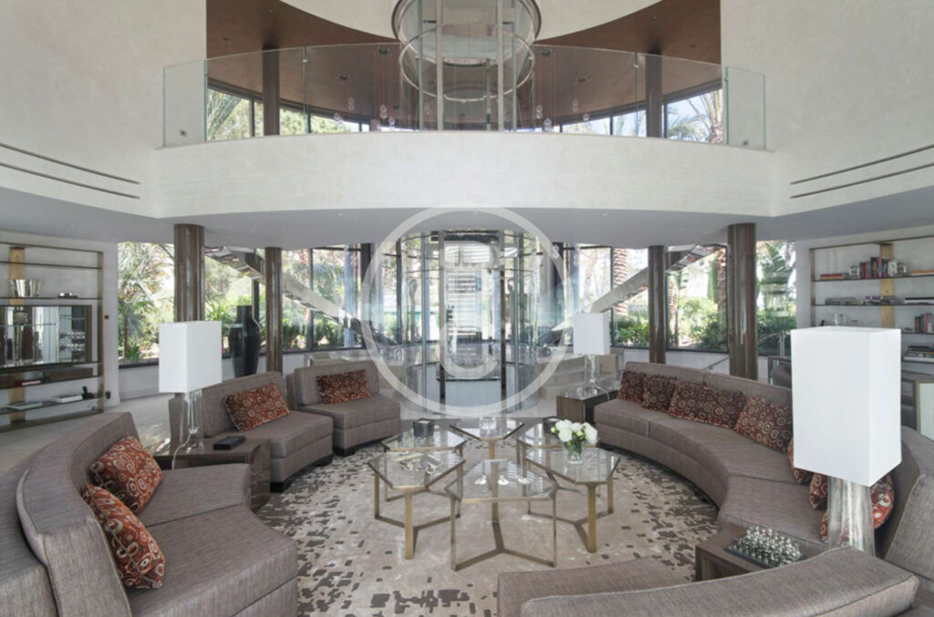 EXCEPTIONAL WATERFRONT VILLA