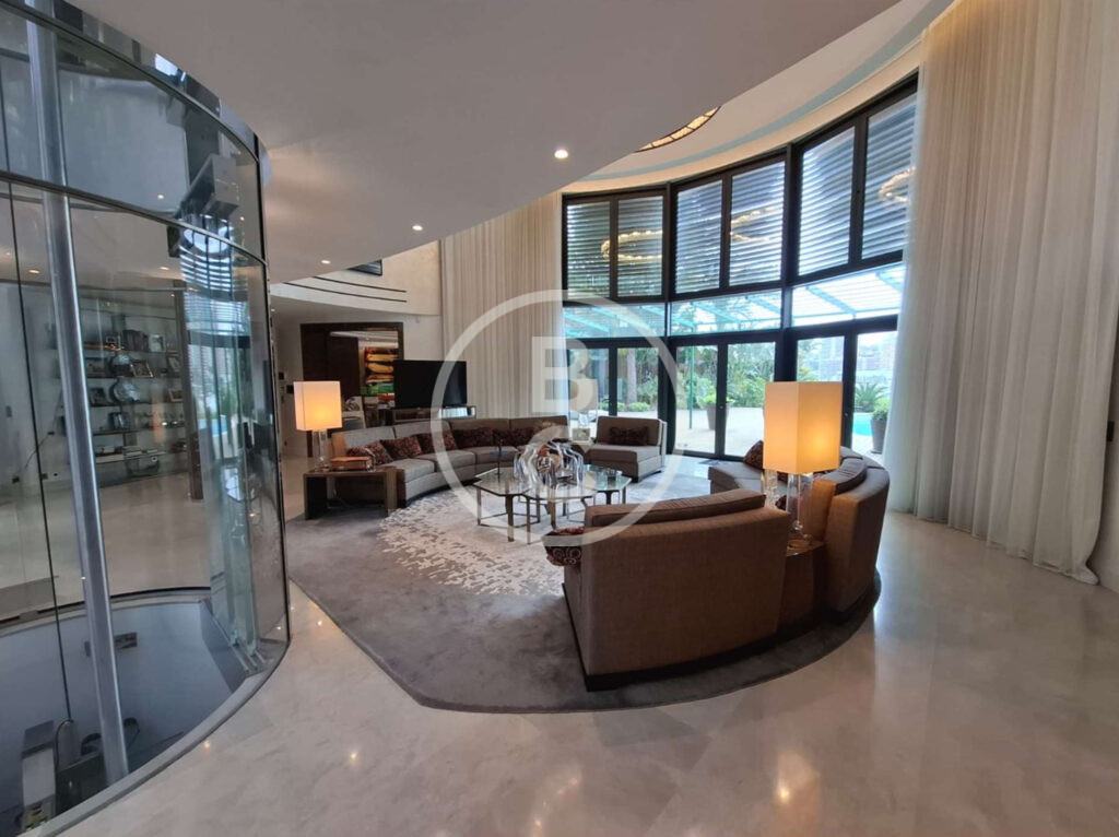 EXCEPTIONAL WATERFRONT VILLA