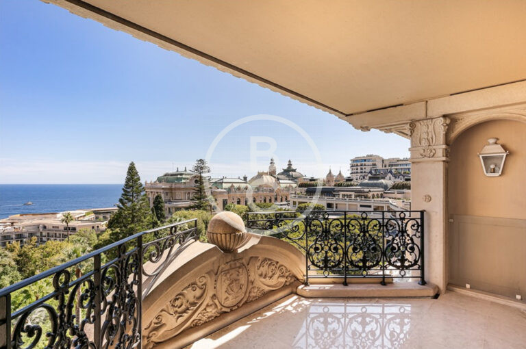 ELEGANT 4 BEDROOM APARTMENT IN THE HEART OF MONACO