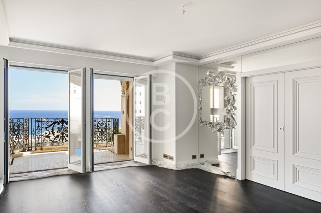 ELEGANT 4 BEDROOM APARTMENT IN THE HEART OF MONACO