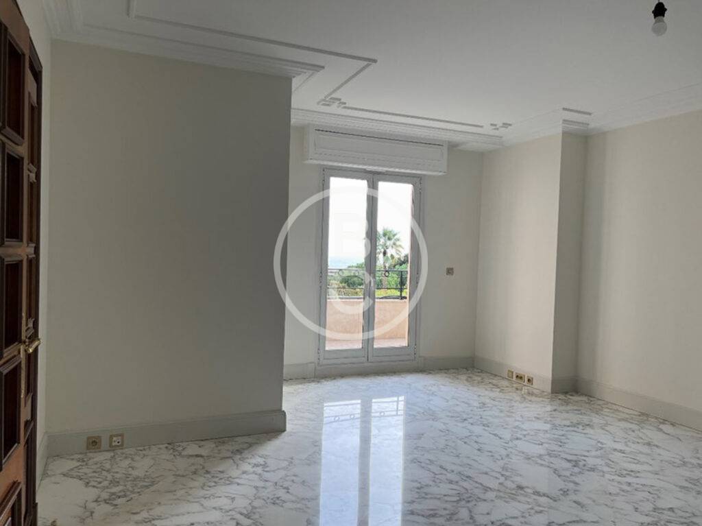 3 BEDROOM APARTMENT IN THE HEART OF MONACO