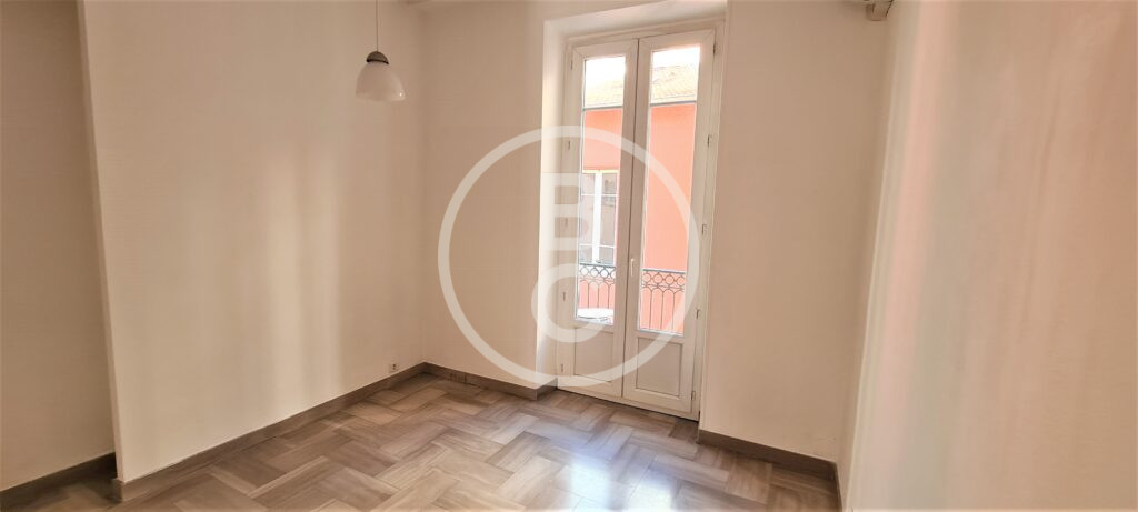 SPACIOUS 3-BEDROOM BOURGEOIS APARTMENT