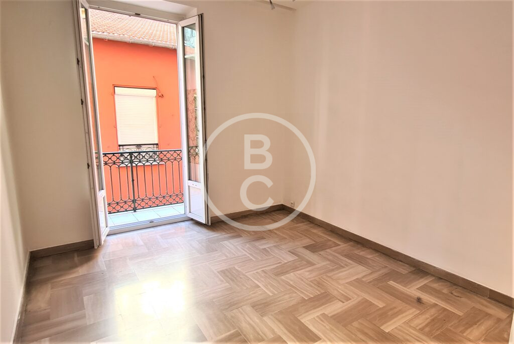 SPACIOUS 3-BEDROOM BOURGEOIS APARTMENT
