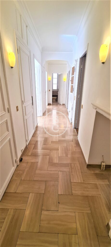 SPACIOUS 3-BEDROOM BOURGEOIS APARTMENT