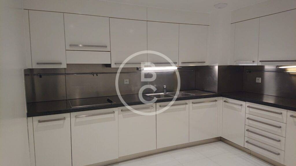 5 ROOMS - SEA & PORT VIEW