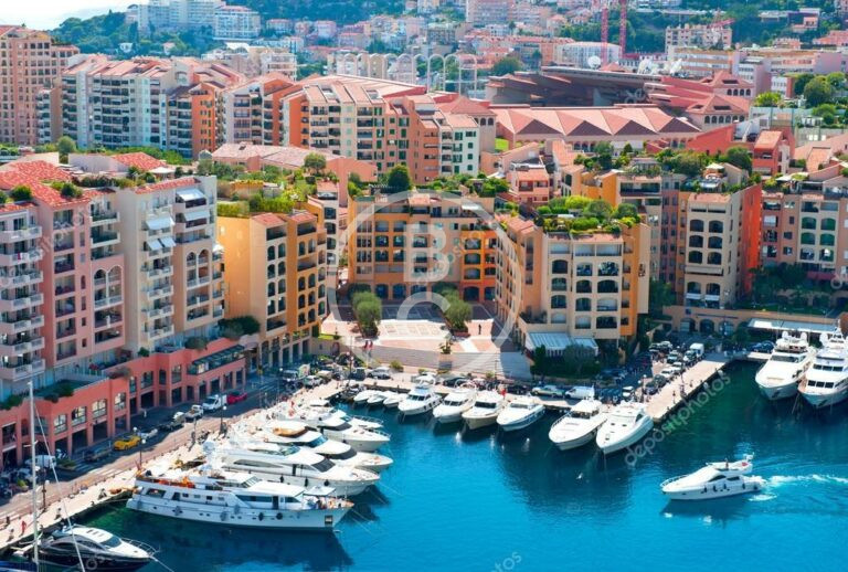 BOX FOR SALE IN FONTVIEILLE