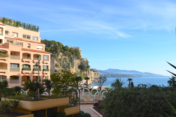 Luxuriously Renovated 2-Room Apartment with Sea & Garden Views