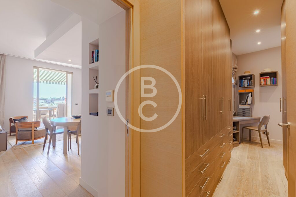 SPACIOUS ONE BEDROOM APARTMENT WITH TERRACE AND SEA VIEW