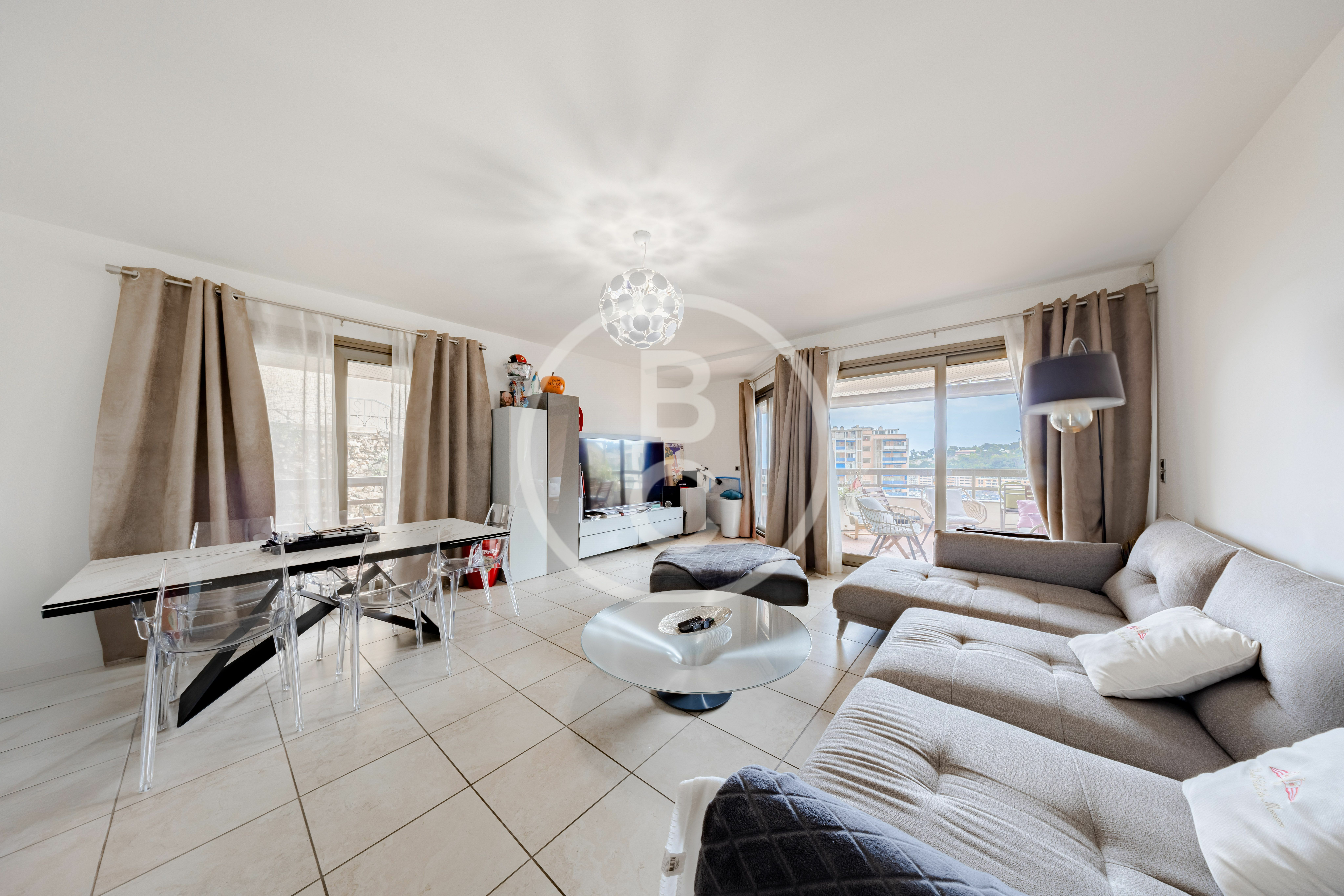 LARGE 4 ROOMS