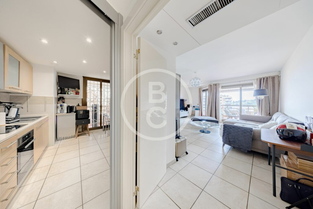 LARGE 4 ROOMS