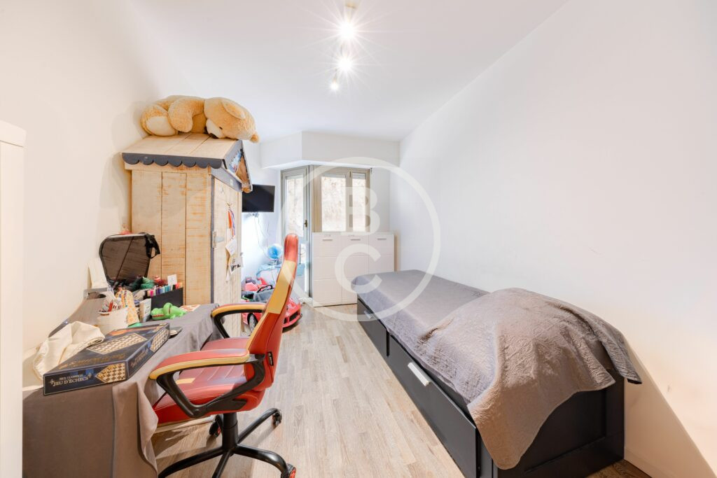 LARGE 4 ROOMS