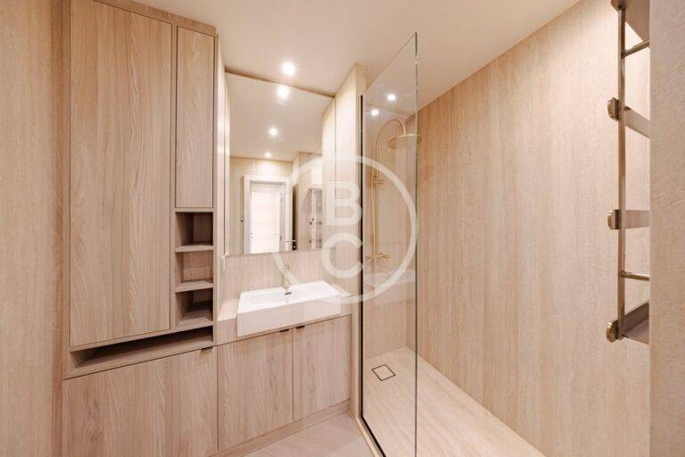 FULLY RENOVATED STUDIO