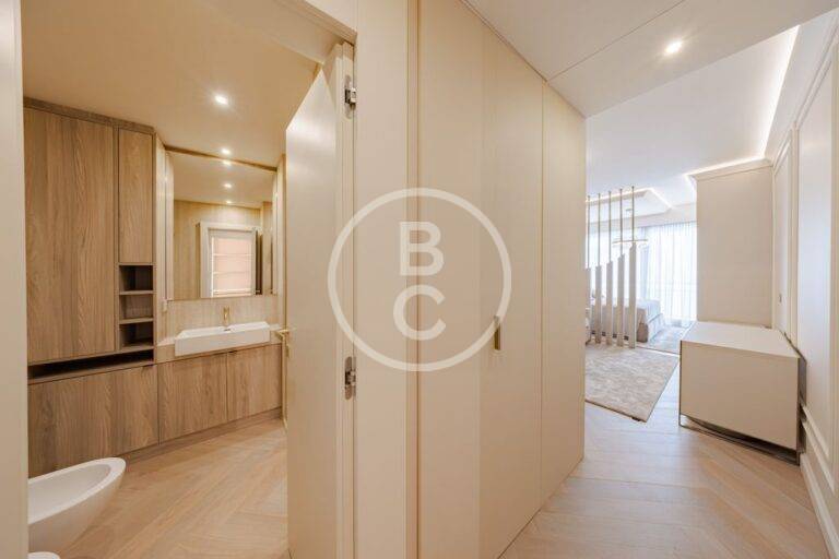 FULLY RENOVATED STUDIO