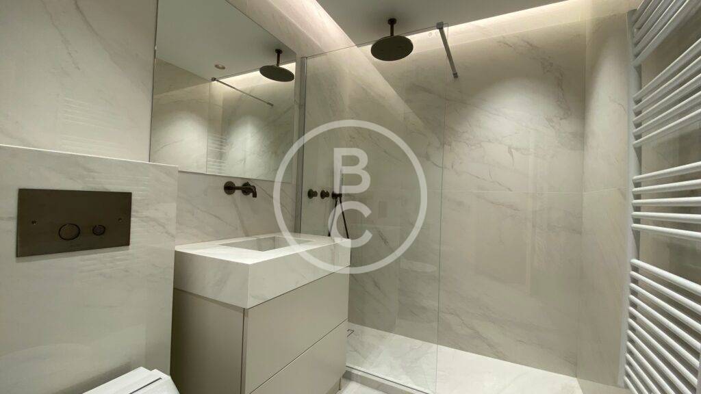 SUBLIME 1 BEDROOM APARTMENT CENTRAL RENOVATED