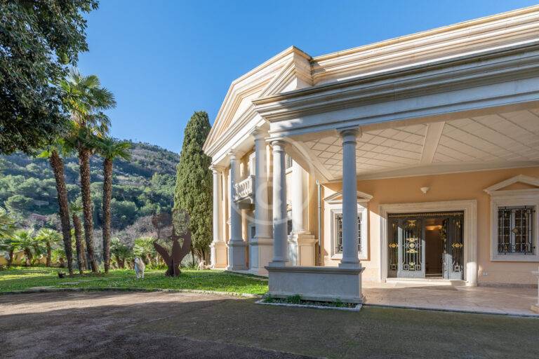 EXCEPTIONAL VILLA CLOSE TO MONACO