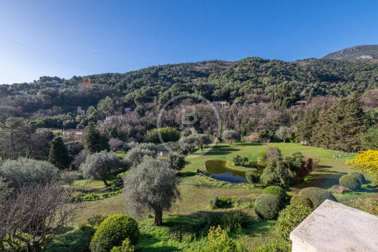 EXCEPTIONAL VILLA CLOSE TO MONACO