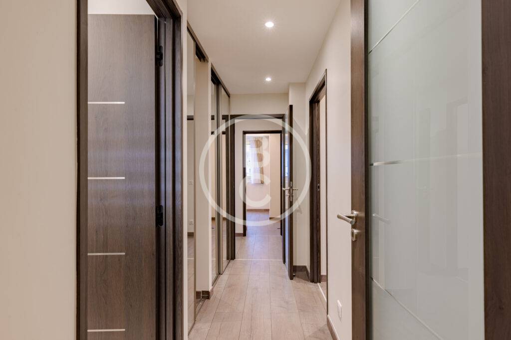 MAGNIFICENT 4 ROOM APARTMENT IN THE CITY CENTER