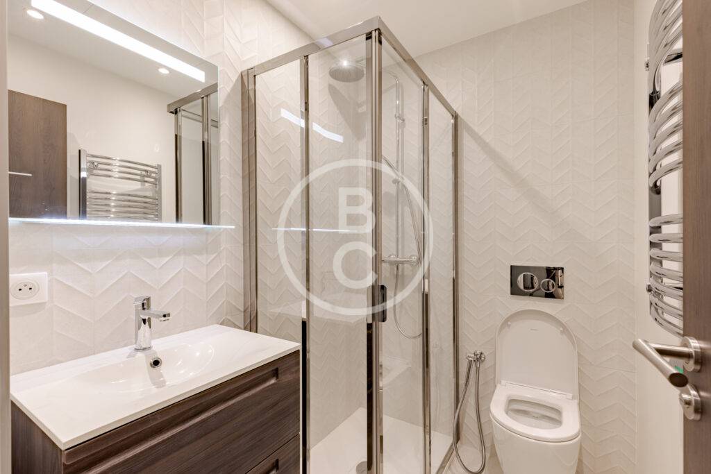 MAGNIFICENT 4 ROOM APARTMENT IN THE CITY CENTER