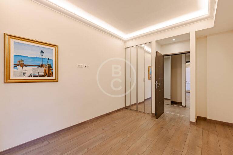 MAGNIFICENT 4 ROOM APARTMENT IN THE CITY CENTER