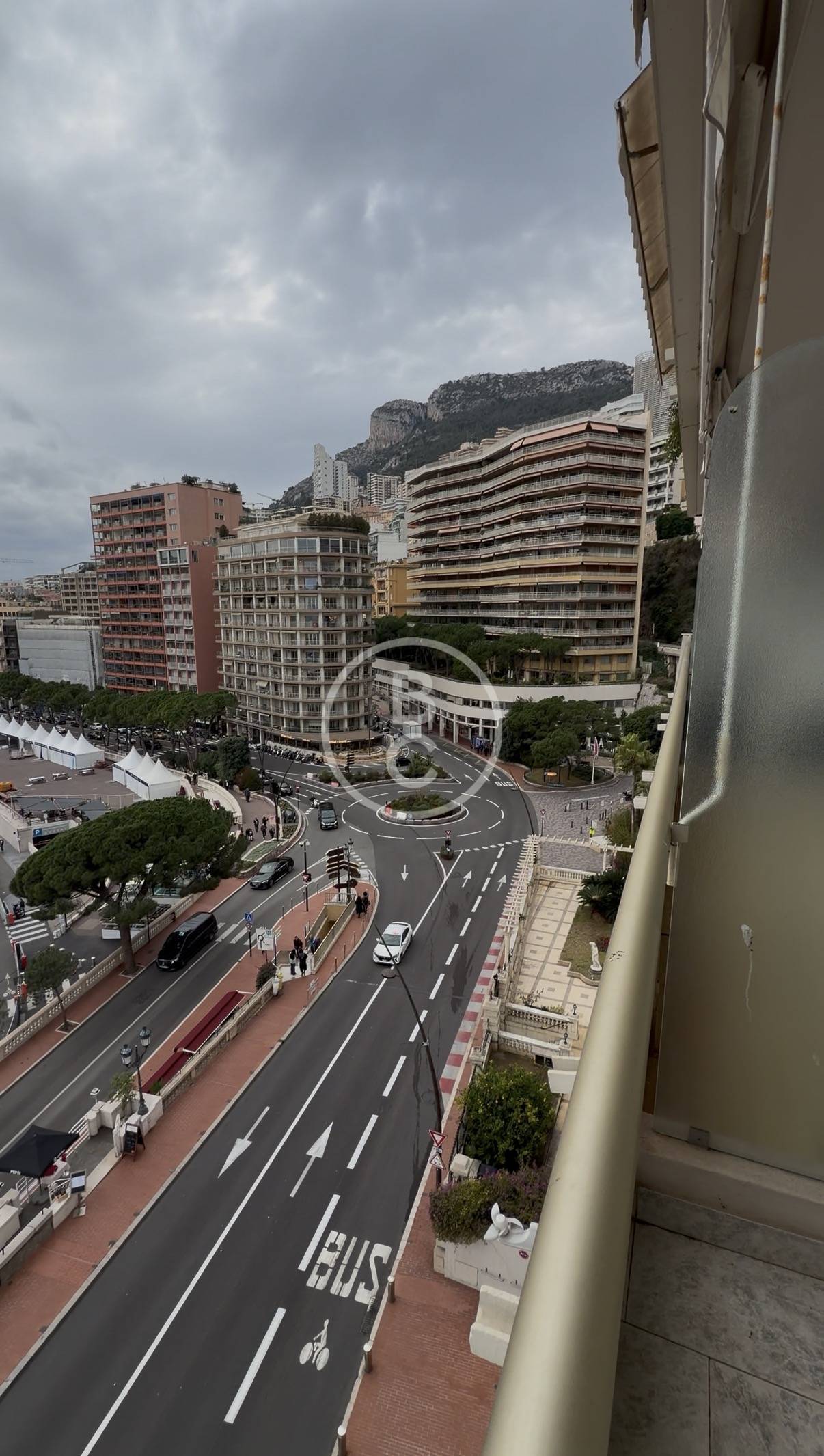 RARE 3 ROOM APARTMENT ON THE HARBOUR WITH SEA VIEW